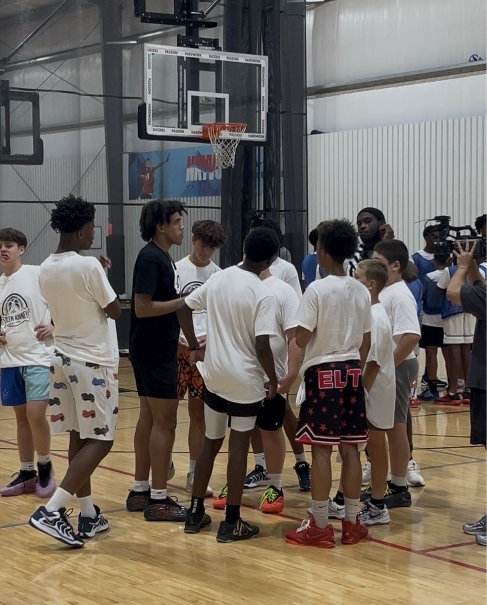 Linknky's tweet image. Former Newport standout Taylen Kinney is back home hosting a camp at Town and Country Sports Complex in Wilder.
We caught up with the five-star recruit on what it's been like to give back, when his college decision will come and what else is in store.
linknky.com/sports/basketb…