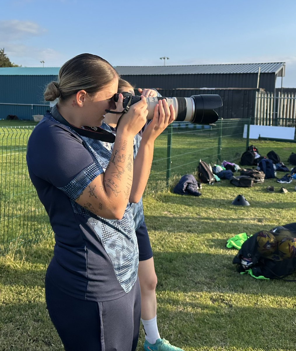 theposhwomen's tweet image. The Photographer 🤝 The Photos 

@NeiveCorry goalkeeper/Photographer 🧤📸
