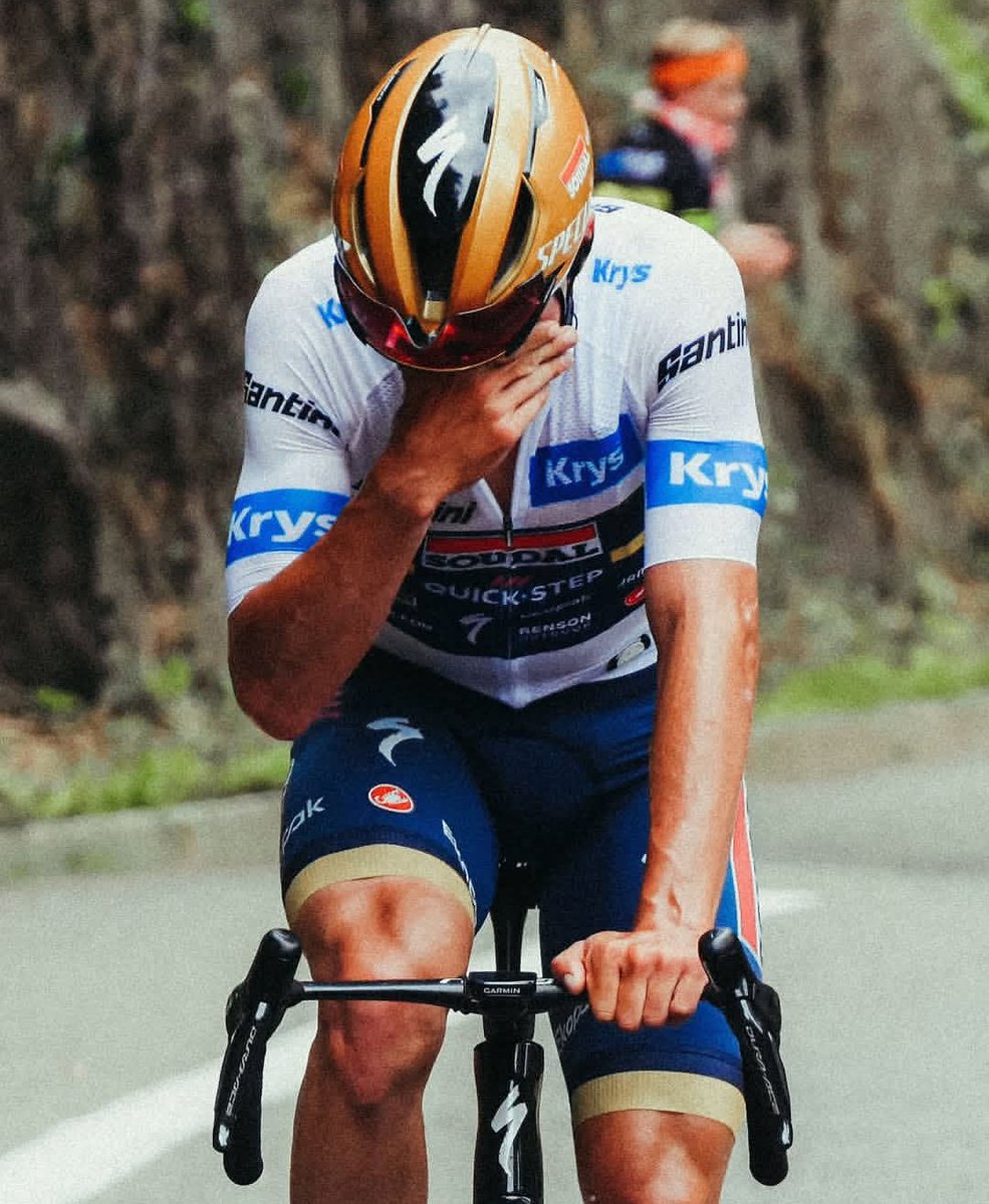 LeCyclismebelge's tweet image. 🚨 REMCO EVENEPOEL 🇧🇪 A FAIT LE TOUR DE FRANCE AVEC UNE CÔTE CASSÉE !! 😵💫🦴
Ce qui pourrait expliquer en partie son niveau avant son abandon... 🫠
#TDF2025