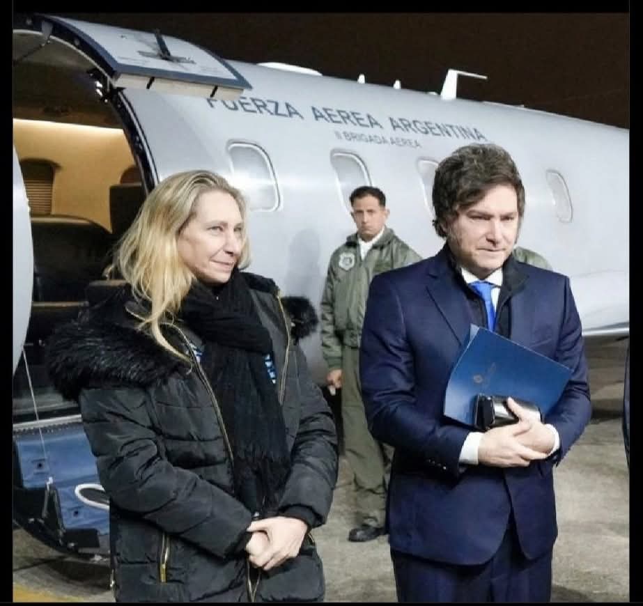 PresenteLi's tweet photo. Los hermanitos "Anti Estado", usando los recursos del Estado, para ir al circo de "La Derecha Fest" en Córdoba.
Si, con la tuya y con la mía, circo...@JMilei que decepción sos igual a toda la 💩 anterior, lo peor es que haya tanta falta de respeto, y vos lo permitas. https://t.co/UKvP2jmW4c