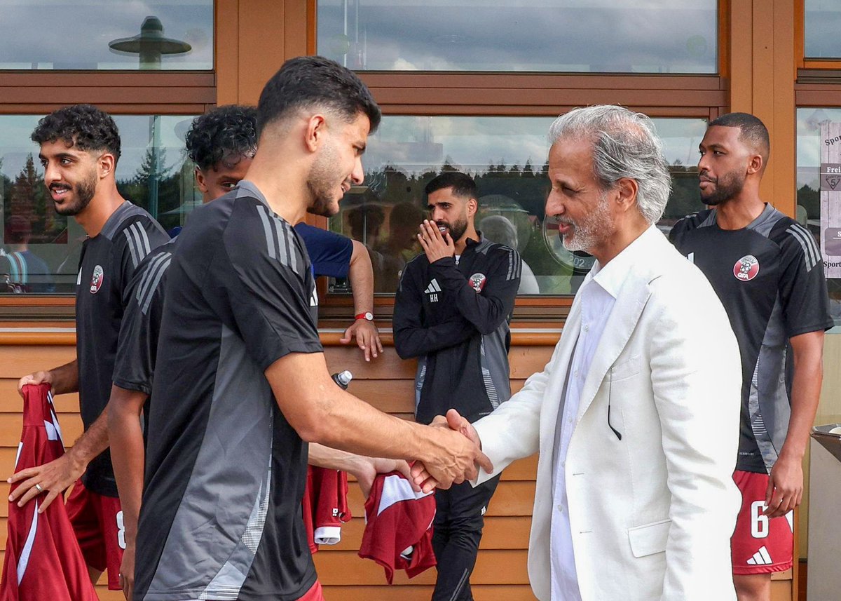 QFA's tweet image. جانب من حضور سعادة الشيخ حمد بن خليفة بن أحمد آل ثاني وزير الرياضة والشباب لمباراة منتخبنا الوطني أمام نادي ميتاليست 1925 الاوكراني، ضمن معسكر منتخبنا الوطني في النمسا