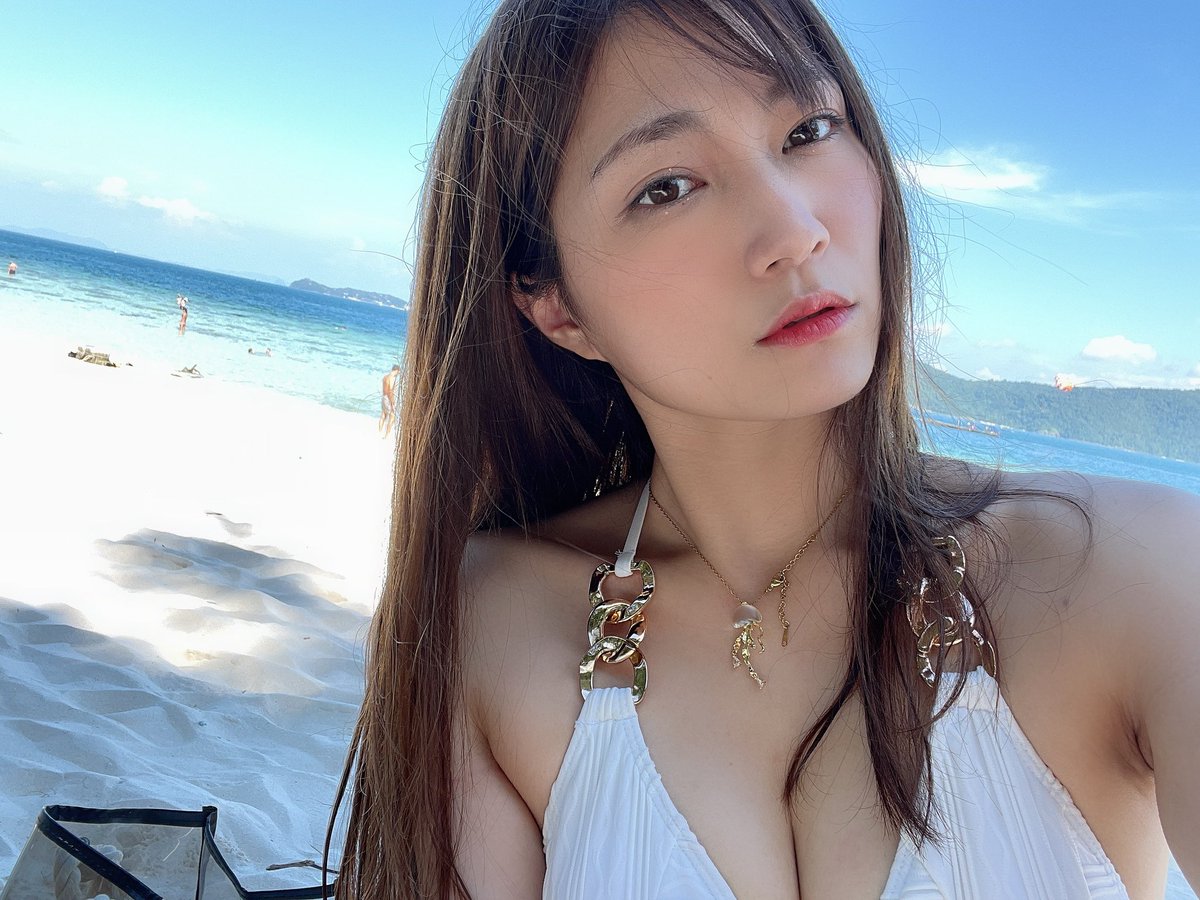 おはよぉ🫠
スマホ壊れてiPadでなんとか過ごしてるけど
とても不便です🙃

夏らしいこと出来てないなぁ
みんなは夏楽しめてる？