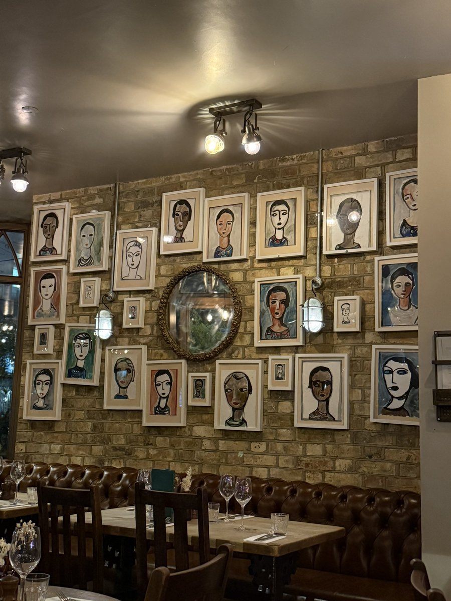 71PaulS's tweet image. Right, I’m about 8 pints in and all I can see in these paintings is Noel &amp;amp; Liam… tell me if I’m wrong please
