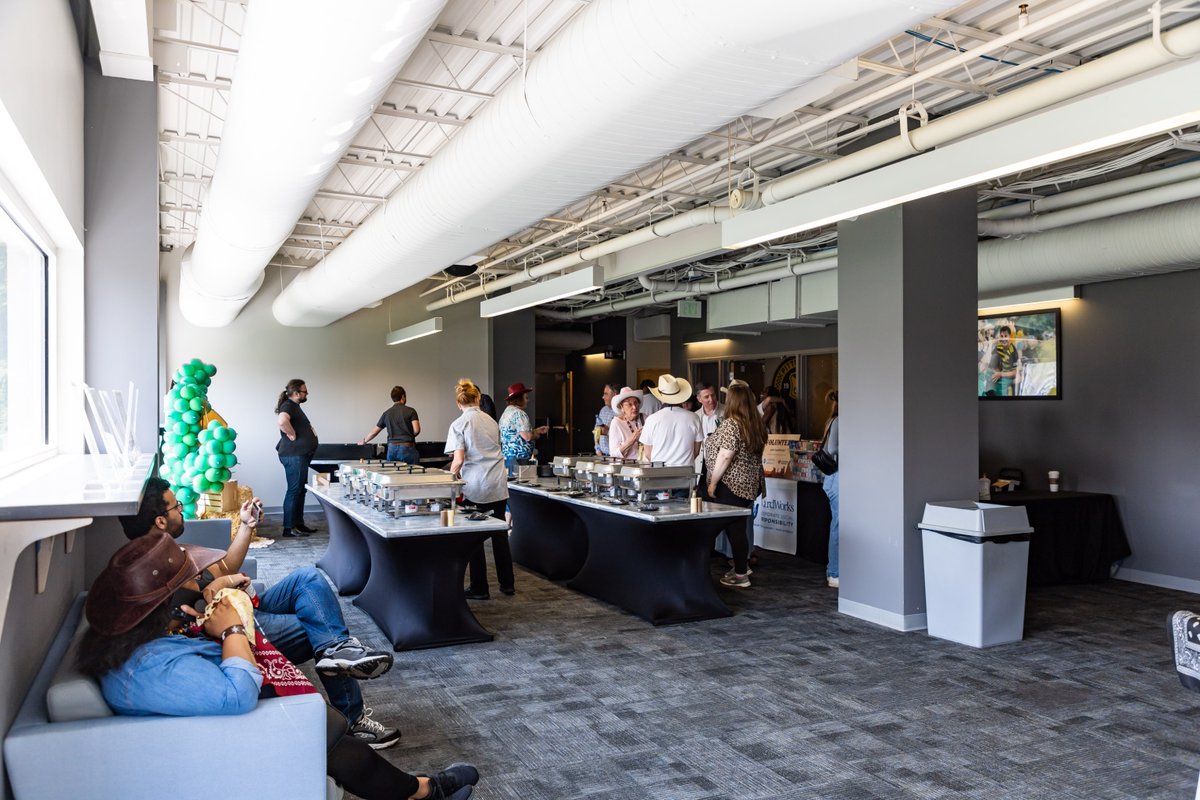 highmarkstadium's tweet image. Last month, we had the opportunity to host CardWorks' Pittsburgh Appreciation Day!
Thanks to @cardworks for putting on such an incredible event!