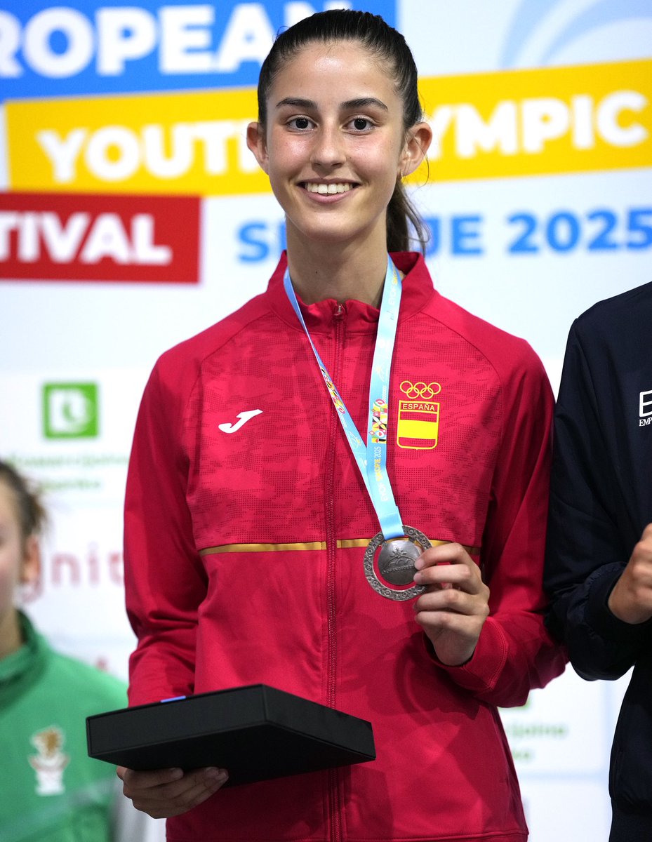 COE_es's tweet image. 👏🏼 No nos cansamos de aplaudir y de lucir con orgullo a nuestros medallistas.
🥉🥉 Ainhoa Segura en K1 y C1 slalom
🥉 Carla Sesar en -55 kg de taekwondo
🥉 El relevo mixto de 4x100 estilos
🔝 ¿Dónde está vuestro techo?
#EYOFSkopje2025 #ReadyToShine #ElCorazónDeEspaña