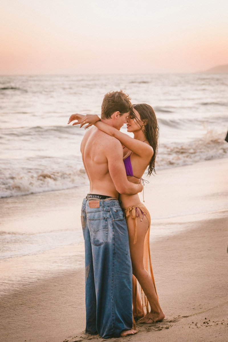 VictoriaJustice's tweet photo. Happy 1 year anniversary week to my song baby Down 🥹✨🎈

Thank you so much for all the love on this song, summer isn't over yet thooo so I hope you continue vibing to Down all summer longgg 🌞💋

P.S. the music vid was so much fun to create, go check it out and let’s get her to 1M views 😉

https://t.co/k2FekJZa4y
