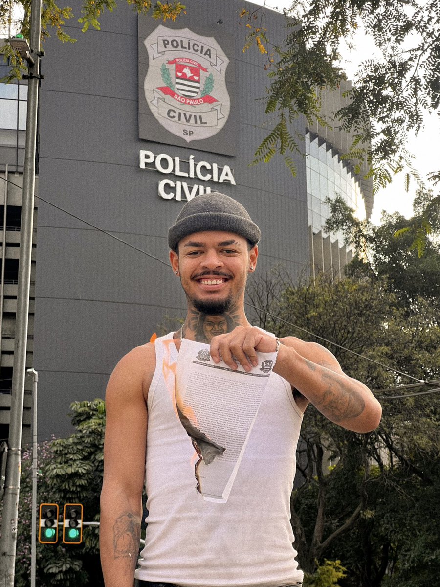 abnerrdantas's tweet image. Mais uma vez indo na delegacia explicar piada, explicar setup e punch, explicar estrutura, explicar técnica, explicar texto, explicar ARTE. Se precisar eu vou mais 500x, viva a comédia!