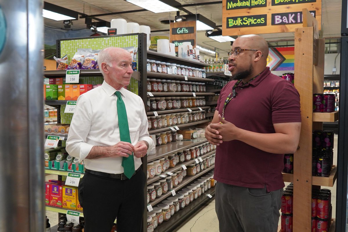 RepJoeCourtney's tweet image. Families across eastern CT are feeling the rising cost of food. Trump tariffs are projected to raise consumer costs even higher by over $200/month.
From foods we don’t grow in the US – like coffee and bananas – to locally grown eastern CT produced with higher input costs, every…