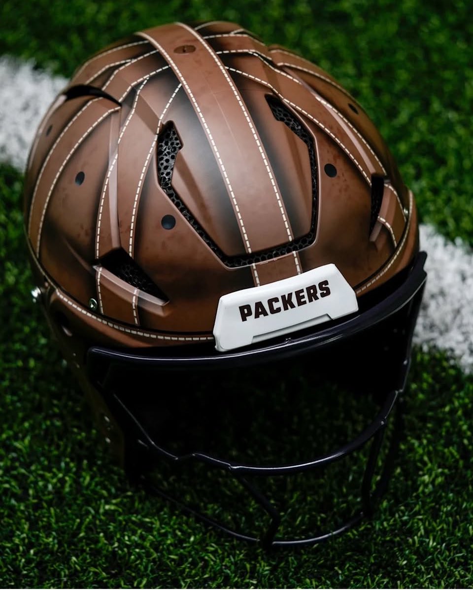CASCO RETRO DE LOS PACKERS..!!! QUE TE PARECE ⁦⁦<a href="/Packerrss/">Green Bay Packers</a>⁩
