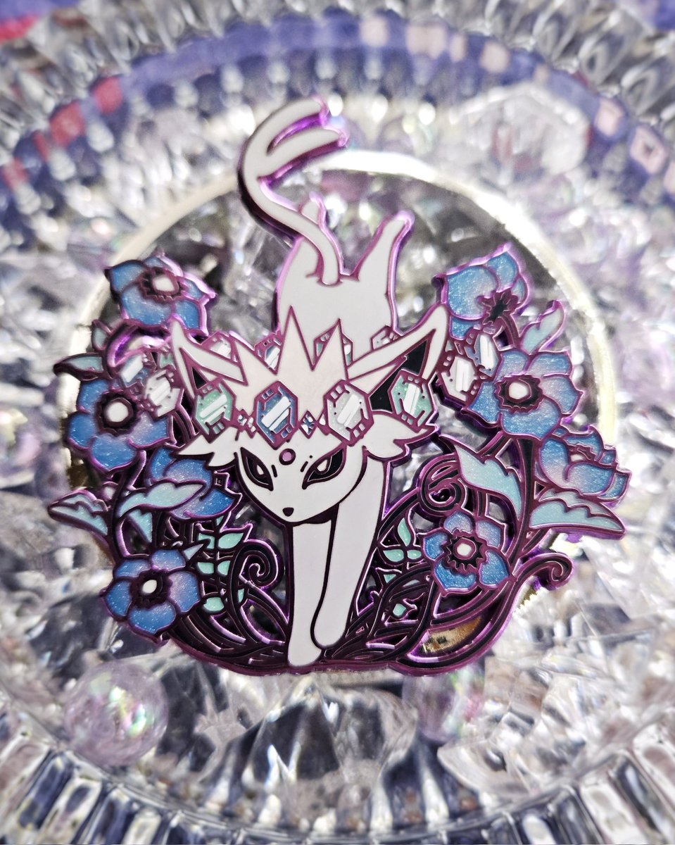 portreii's tweet image. ghost espeon ๐ปโจ๏ธ
easily my favorite of the prismatic pins ๐