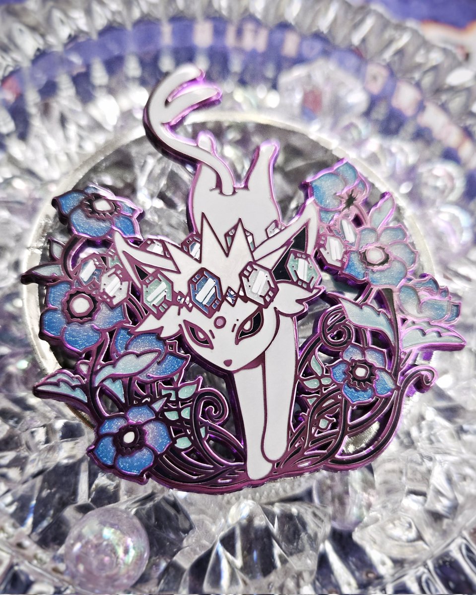 portreii's tweet image. ghost espeon ๐ปโจ๏ธ
easily my favorite of the prismatic pins ๐