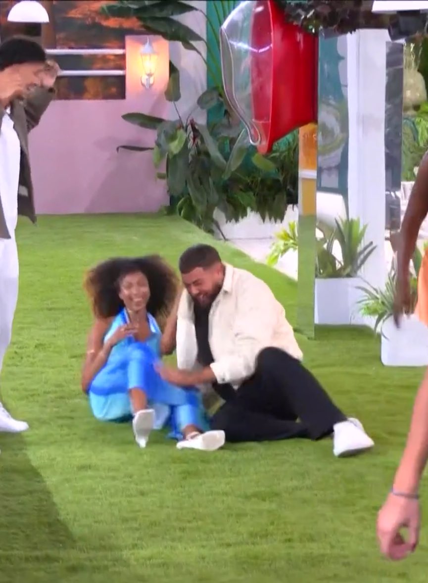 anita qui lâche son meilleur plaquage sur aïmed c’est pour m’achever 😭 #SecretStory