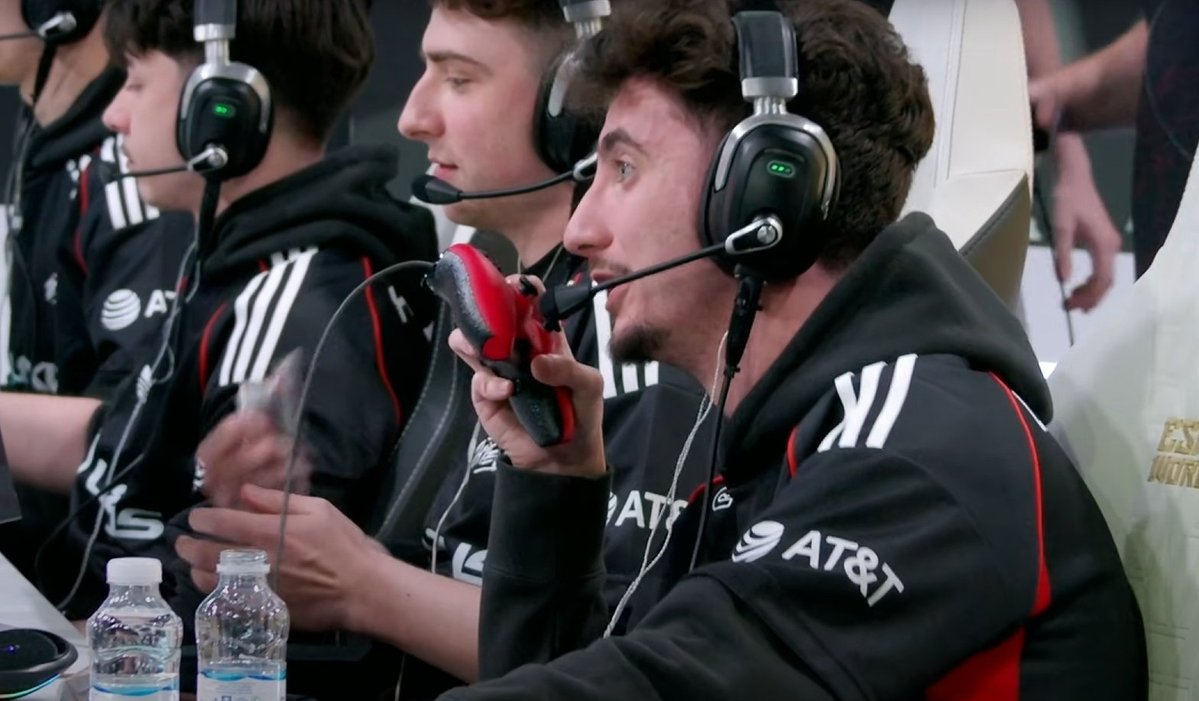 Me telling my controller to lock the fuck in after i get world starred in ranked