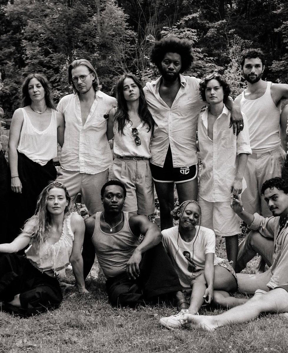 Moms_know_'s tweet image. Pics of Amber Heard and cast mates in #SpiritOfThePeople 🥺☺️🥰
