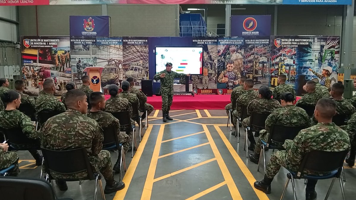 Ejercito_Davaa's tweet photo. Con el propósito de conocer la importante labor que desarrollan los hombres y mujeres de la Brigada de Aviación del Ejército N.° 32, responsables de las fases de mantenimiento de los helicópteros del @COL_EJERCITO, los alumnos del curso 114 de la Escuela Militar de Suboficiales "José Inocencio Chincá" realizaron una visita y recorrido por los hangares de las diferentes flotas de ala rotatoria en Tolemaida.

#SiempreFirmes