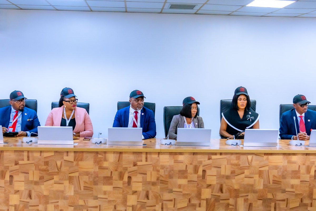 nnpclimited's tweet image. [PHOTO NEWS]
 
Earlier today at the NNPC Towers in Abuja, Engr. Bashir Bayo Ojulari, Group Chief Executive Officer of NNPC Ltd., received a delegation from Nembe Exploration &amp;amp; Production Company Limited (formerly Aiteo Exploration &amp;amp; Production Company Limited), led by Victor…