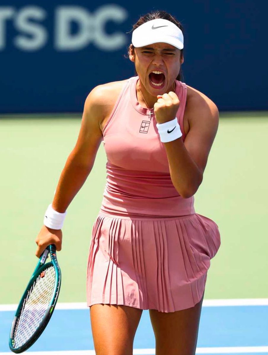 BritishTennisUp's tweet image. Some performance tonight👏🏼
Emma Raducanu is well and truly on fire right now🇬🇧🔥
📸@the_LTA