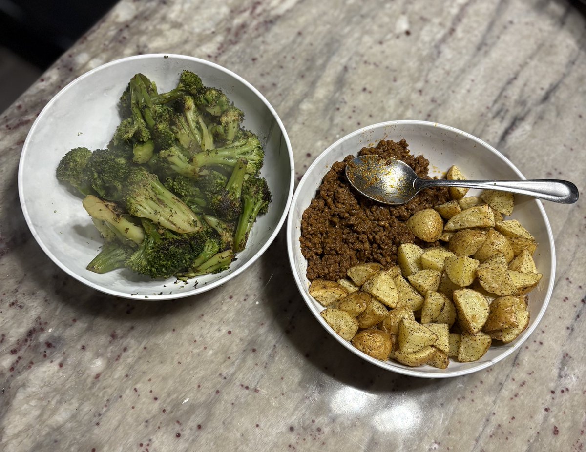 DeanTTraining's tweet image. Imagine being fat b/c you stop at Wendy’s on the way home from work every night instead of just making & eating this
Insane tbh