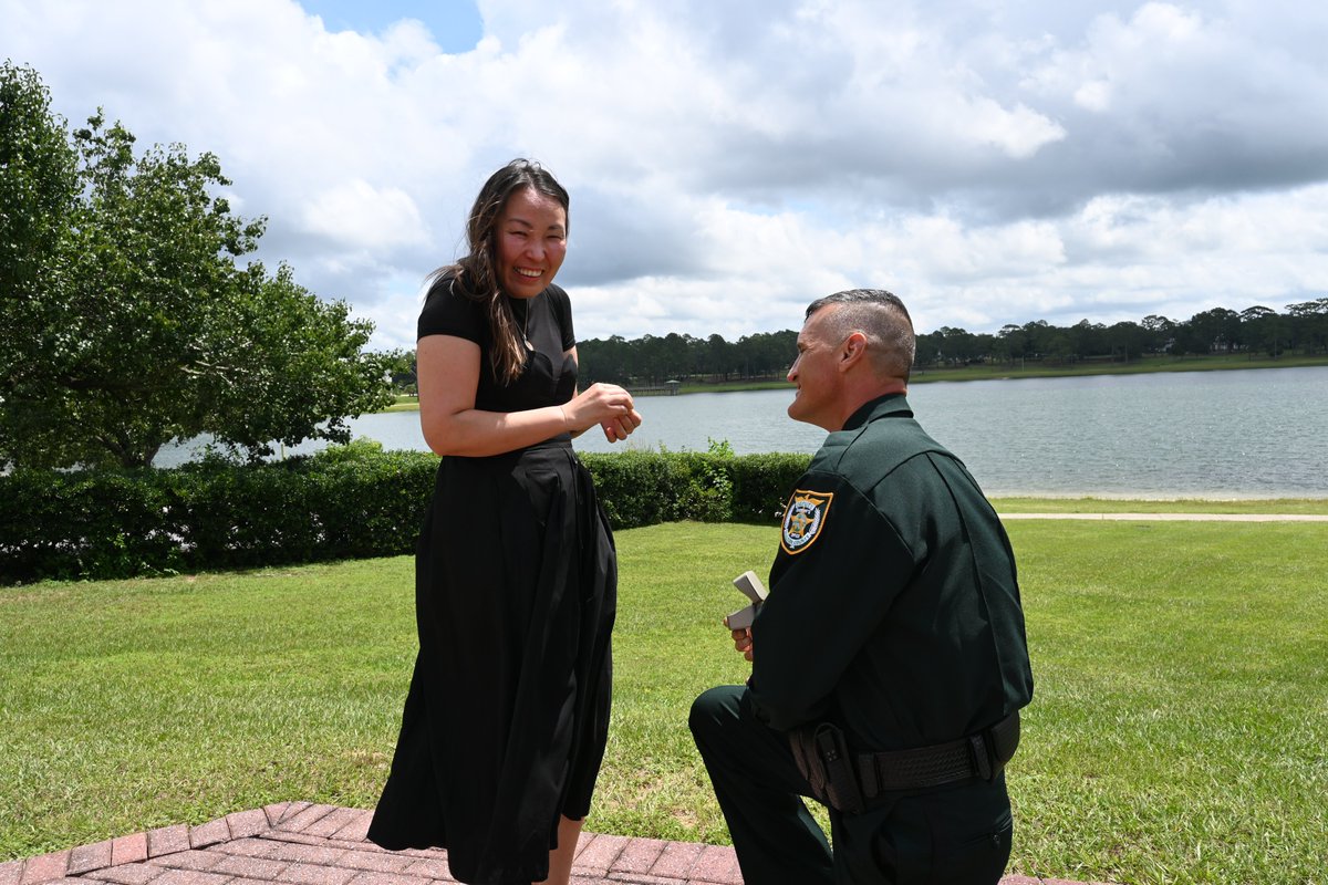 WCSOFL's tweet image. So this happened today.💍
Congratulations to newly sworn-in @WCSOFL Deputy David Hemingway and his bride-to-be!