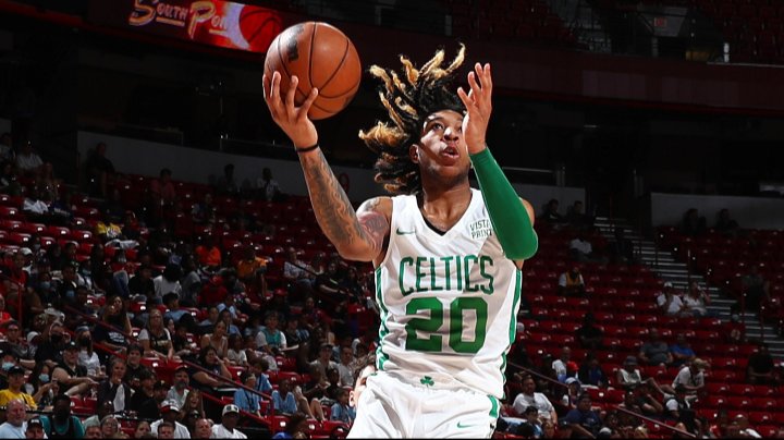 Celtics acaba de dispensar o armador JD Davison. 

O movimento abre uma vaga no nosso elenco, mas segundo o <a href="/AdamHimmelsbach/">Adam Himmelsbach</a>, não há nenhum movimento eminente para preencher essa vaga.

Possivelmente um movimento para descer novamente do 2nd apron.