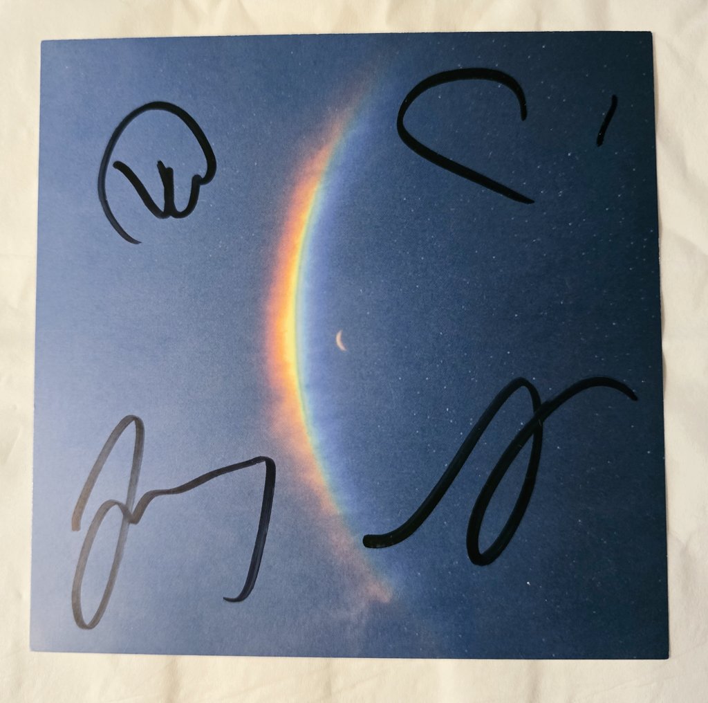 I_Ran_Away's tweet image. 🔥COLDPLAY GIVEAWAY! 🔥
Follow, like and retweet this post for a chance to win a CD-sized Moon Music art card signed by the entire band!
Open worldwide. The contest is open until July 29th, 23: 59 CEST, after which I will randomly select a winner.
