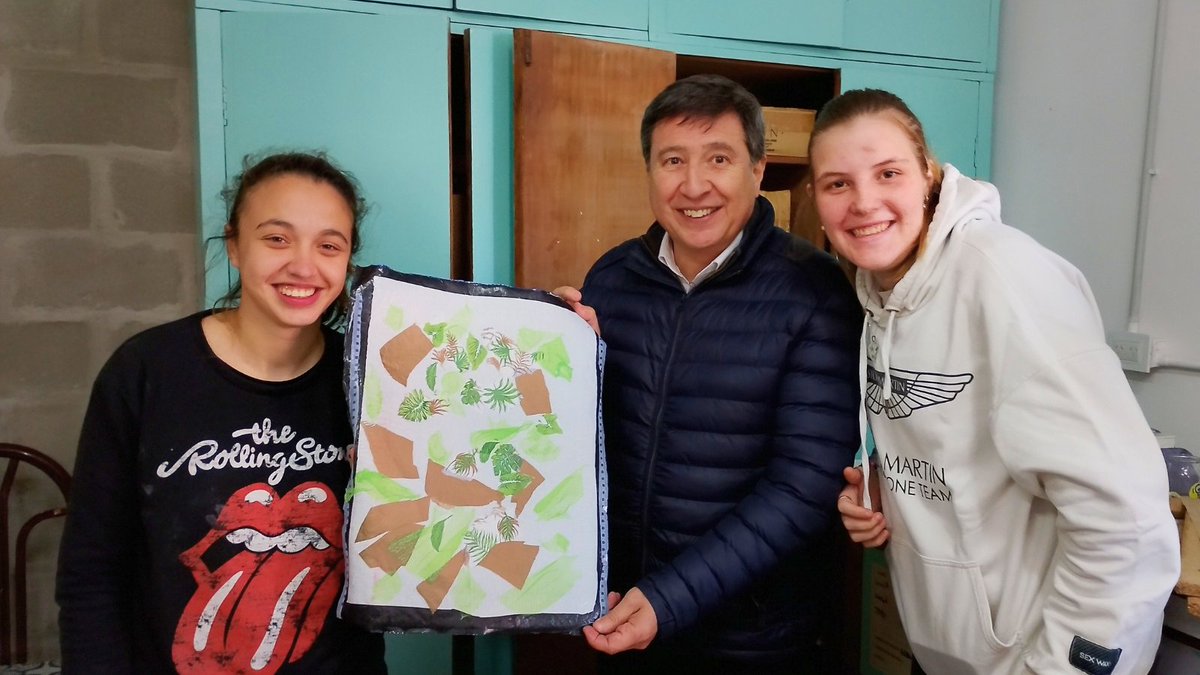 LicDanielArroyo's tweet image. Hoy visité SuperCrea, una cooperativa de inclusión sociolaboral de personas con discapacidad. Desde Quilmes, elaboran empaques sostenibles, productos de librería y de reciclado de vidrio, y producen frutas horneadas. Una experiencia que realmente vale la pena conocer.