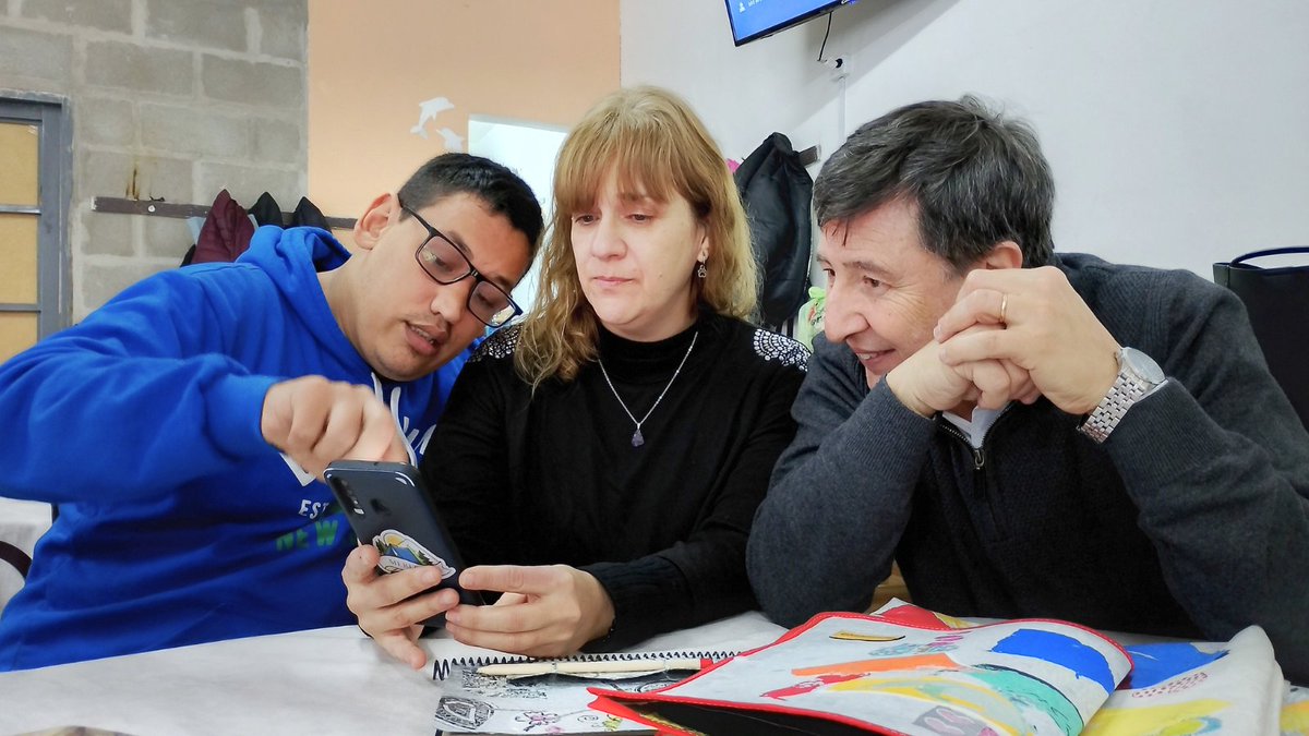 LicDanielArroyo's tweet image. Hoy visité SuperCrea, una cooperativa de inclusión sociolaboral de personas con discapacidad. Desde Quilmes, elaboran empaques sostenibles, productos de librería y de reciclado de vidrio, y producen frutas horneadas. Una experiencia que realmente vale la pena conocer.