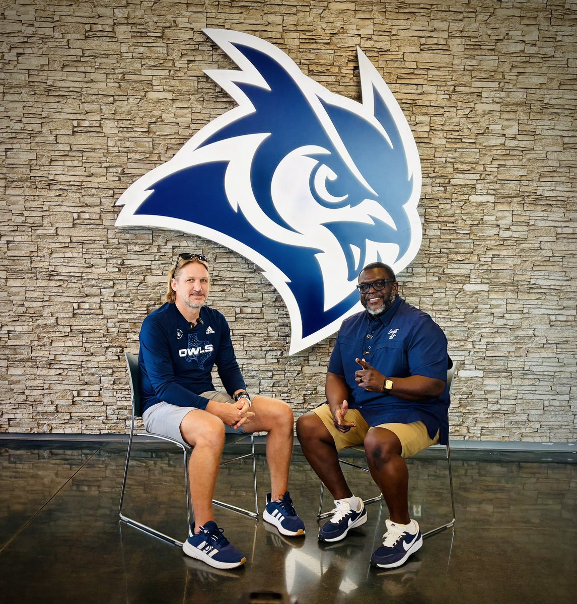 ChipBaker19's tweet image. Had a great time doing interviews with Rice Univ Football Coaches! Great guys with great stories! I can’t wait to share. Thanks to Stephen Jackson, John Wilson and Chad Johnson. Go get it!!!@ricefootball @_co_jack @CoachWilson_ @CoachChadj
#riceuniversity #football #gogetit