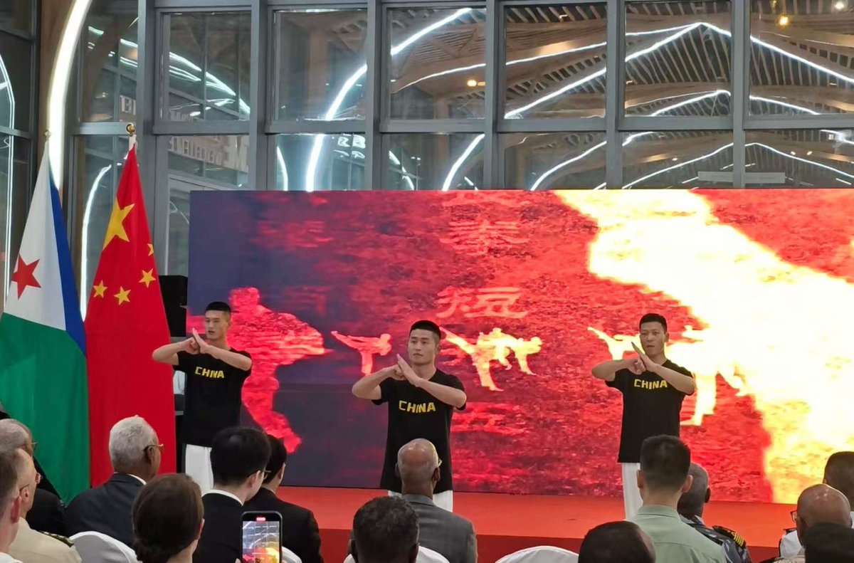 LiveDjib's tweet image. L’Ambassade de Chine organise la réception célébrant le 98e anniversaire de la Fondation de l’Armée populaire de Libération de Chine
Le 23 juillet 2025, l’Ambassade de Chine à Djibouti a organisé la réception pour célébrer le 98e anniversaire de la Fondation de l’Armée…