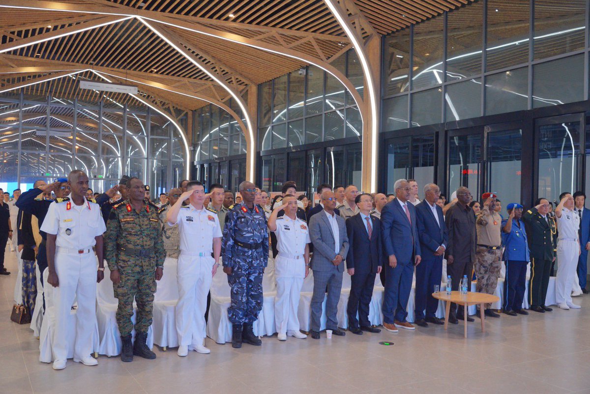 LiveDjib's tweet image. L’Ambassade de Chine organise la réception célébrant le 98e anniversaire de la Fondation de l’Armée populaire de Libération de Chine
Le 23 juillet 2025, l’Ambassade de Chine à Djibouti a organisé la réception pour célébrer le 98e anniversaire de la Fondation de l’Armée…