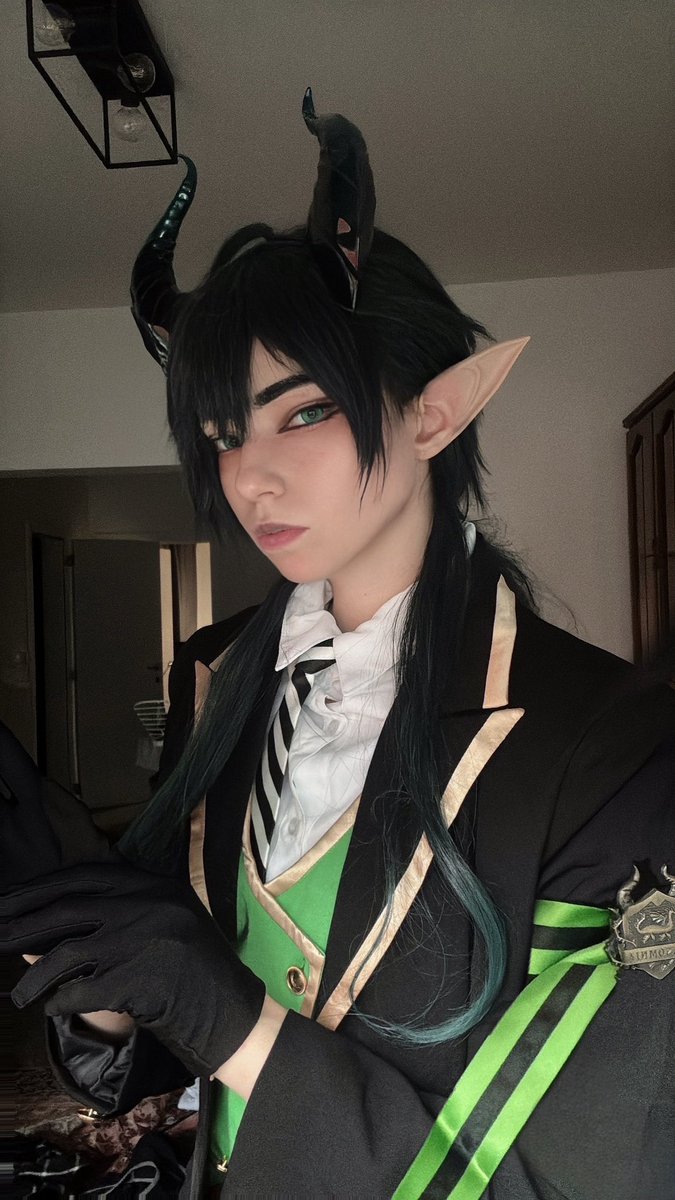 Babies first twst cosplay 🥺 I’ve been obsessed so please bear with me and my +200 new cosplans