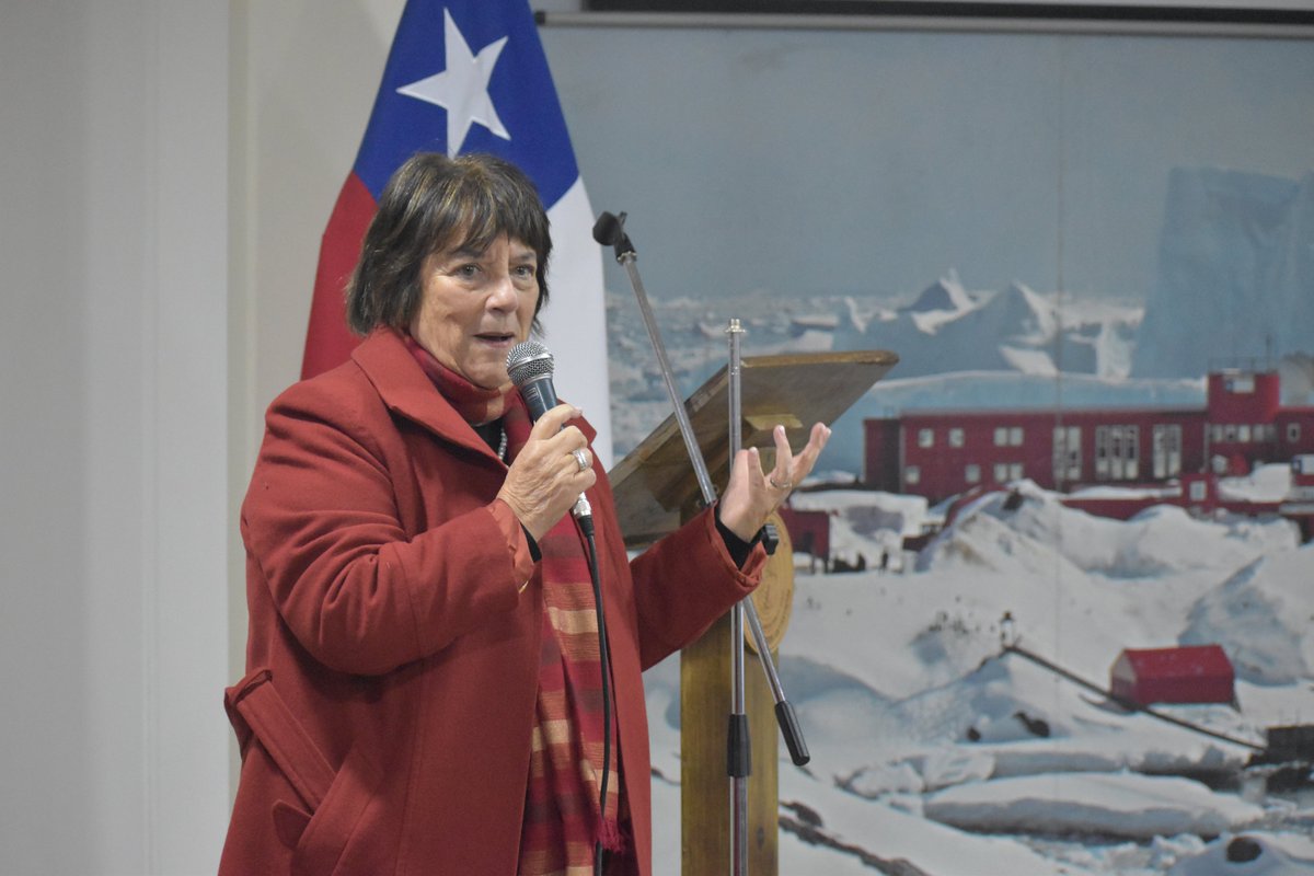 DPRMagallanes's tweet image. 🇦🇶 Acompañamos a la ministra de Defensa Nacional, Adriana Delpiano Puelma, y al comandante en jefe del Ejército, general Javier Iturriaga del campo, a su visita al Centro de Asuntos Antárticos del Ejército, muestra del compromiso con nuestro continente blanco. 🇨🇱❄️