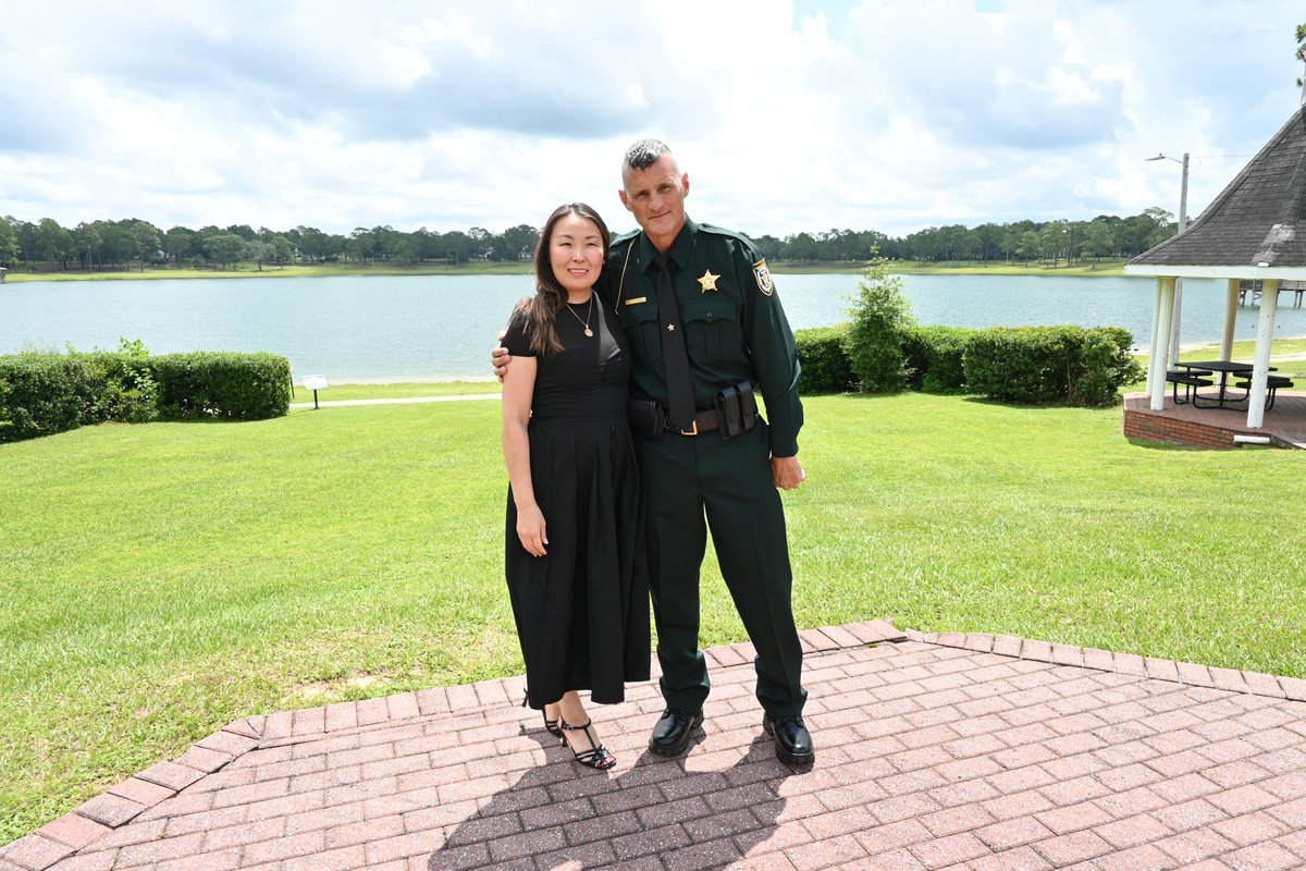 WCSOFL's tweet image. So this happened today.💍
Congratulations to newly sworn-in @WCSOFL Deputy David Hemingway and his bride-to-be!