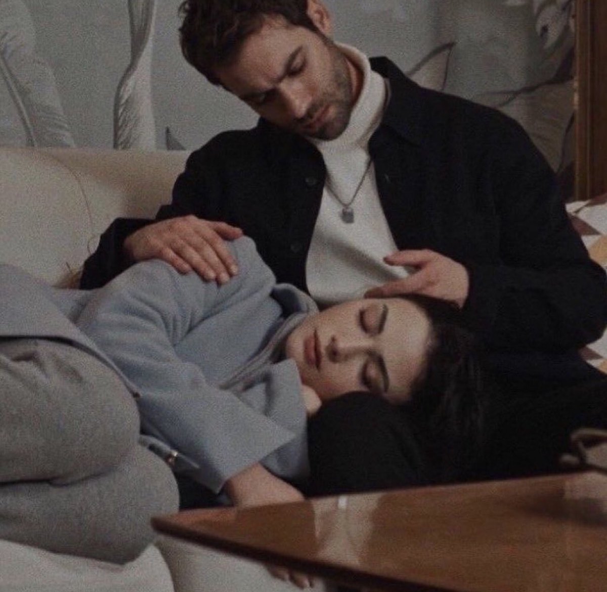 1sutl's tweet image. هات صوتك خلني احب الليل 😴
ودي اسهر على سواليفك لين اغفى