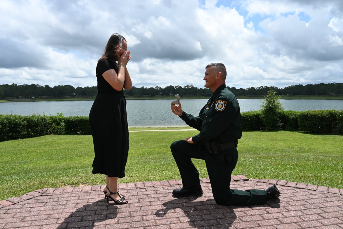 WCSOFL's tweet image. So this happened today.💍
Congratulations to newly sworn-in @WCSOFL Deputy David Hemingway and his bride-to-be!