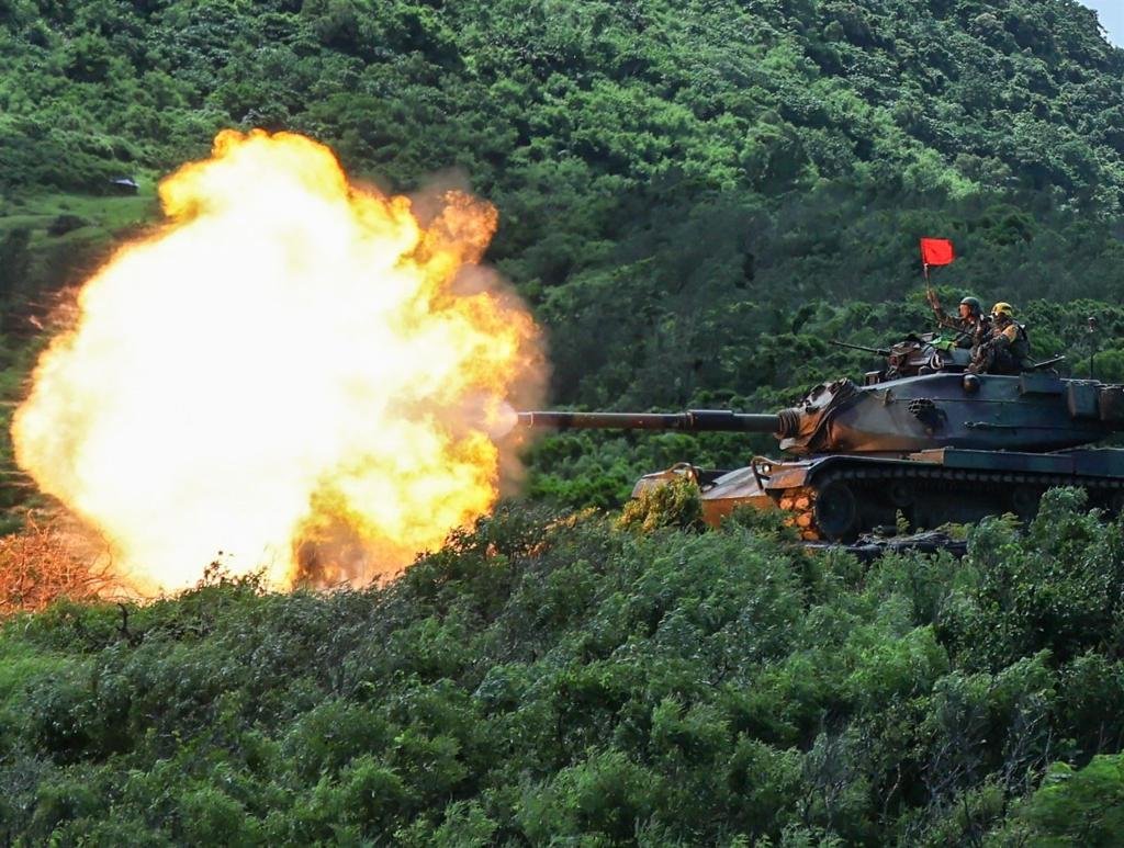 TaiwansDefense's tweet image. The 🇹🇼Republic of China Army 586th Armored Brigade, Taitung Regional Command 2nd Mechanized Battalion, and 36th Chemical Warfare Group participated in Joint Live-Fire Assessments on 7/23.
(Youth Daily News)