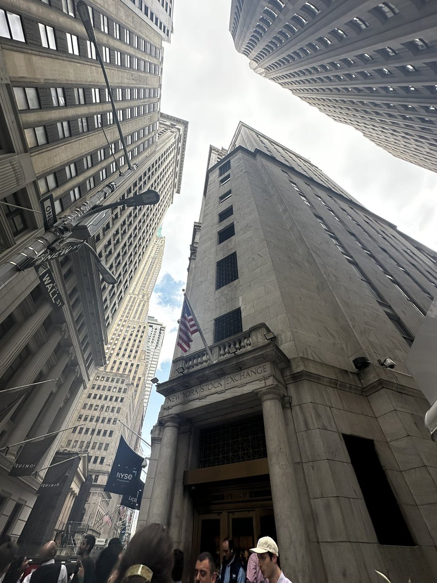 I snuck in but they wouldn’t let me ring the bell #NYSE