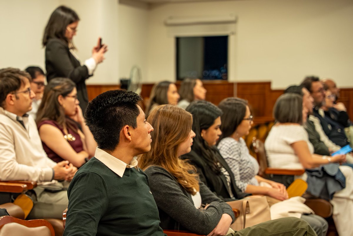 Women in Taxes Ecuador y el Colegio de Jurisprudencia organizaron el conversatorio “Tributación con inteligencia artificial”, con la participación de Verónica Velasco, Pablo Sánchez, Pablo Guerra y María Gracia Naranjo. Tecnología, derecho y futuro en un mismo espacio.