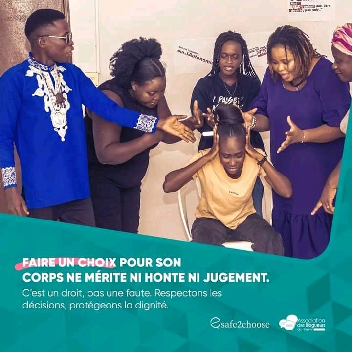 Personne ne devrait avoir à se justifier de ses choix sur son propre corps.

Stop aux regards accusateurs.

Faisons place à l'écoute, à l'accompagnement et au respect.

Association des blogueurs du Bénin safe2choose

#safe2choose
#wasexo
safe2choose