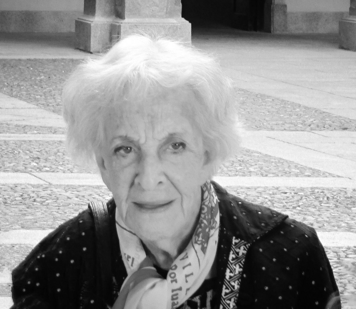 Aída Beatriz Sánchez (@aidabsanchez) on Twitter photo <a href="/Vuelo7988/">David Delfín</a> <a href="/IdaVitale3/">IdaVitale</a> <a href="/PreTextosLibros/">Pre-Textos</a> <a href="/ElOjoCriticoRNE/">El Ojo Crítico (RNE)</a> <a href="/rne/">Radio Nacional</a> <a href="/diagnosticocult/">Diagnóstico Cultura</a> <a href="/EOnironauta/">MICROSOFÍA</a> <a href="/myriromance/">Myriam Mancilla</a> <a href="/clia_g/">🛰 A Celia P. Porto 🛰</a> <a href="/GracianaXXI/">Carmenza Saldias</a> <a href="/ANA28197165/">ANA</a> <a href="/carmenro_tv/">Carmen Ro</a> <a href="/MFilosofal/">Michel F.</a> <a href="/ValeCorreaFiz/">Valeria Correa Fiz</a> «Temo ya no saber hacer/ lo que no debe verse/ aunque/ irse del mundo/ pida dejar algo/ –como sea–/ en pago de la ausencia».
#IdaVitale
📷<a href="/ManuelRevilla57/">Manuel Revilla</a> <a href="/Vuelo7988/">David Delfín</a> <a href="/IdaVitale3/">IdaVitale</a> <a href="/PreTextosLibros/">Pre-Textos</a> <a href="/ElOjoCriticoRNE/">El Ojo Crítico (RNE)</a> <a href="/rne/">Radio Nacional</a> <a href="/diagnosticocult/">Diagnóstico Cultura</a> <a href="/EOnironauta/">MICROSOFÍA</a> <a href="/myriromance/">Myriam Mancilla</a> <a href="/clia_g/">🛰 A Celia P. Porto 🛰</a> <a href="/GracianaXXI/">Carmenza Saldias</a> <a href="/ANA28197165/">ANA</a> <a href="/carmenro_tv/">Carmen Ro</a> <a href="/MFilosofal/">Michel F.</a> <a href="/ValeCorreaFiz/">Valeria Correa Fiz</a> «Temo ya no saber hacer/ lo que no debe verse/ aunque/ irse del mundo/ pida dejar algo/ –como sea–/ en pago de la ausencia».
#IdaVitale
📷<a href="/ManuelRevilla57/">Manuel Revilla</a>