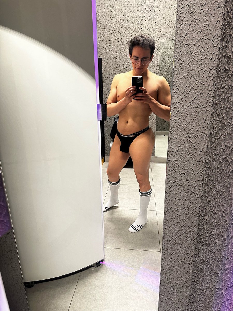 boy_king33453's tweet photo. Un poco de tentación🫣, en este JUEVES 🥵 https://t.co/5UGIpRMs3W