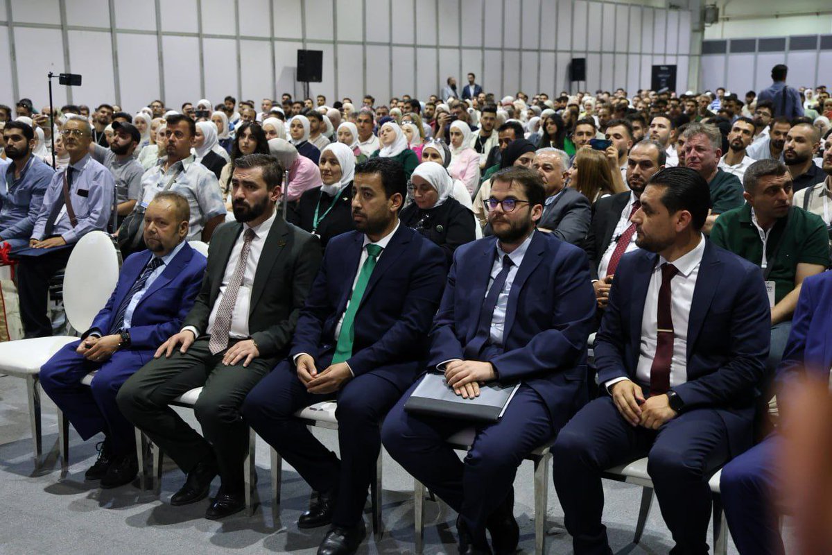 SyrMOfH's tweet image. في إطار تعزيز تبادل الخبرات العلمية والعملية، ومواكبة أحدث المستجدات في مجال طب الفم والأسنان، انطلقت على أرض مدينة المعارض بدمشق فعاليات المعرض والمؤتمر الدولي لصحة الفم والأسنان، تحت شعار: "من جذور الألم إلى تيجان الحرية.. سوريا تبتسم من جديد".
#وزارة_الصحة