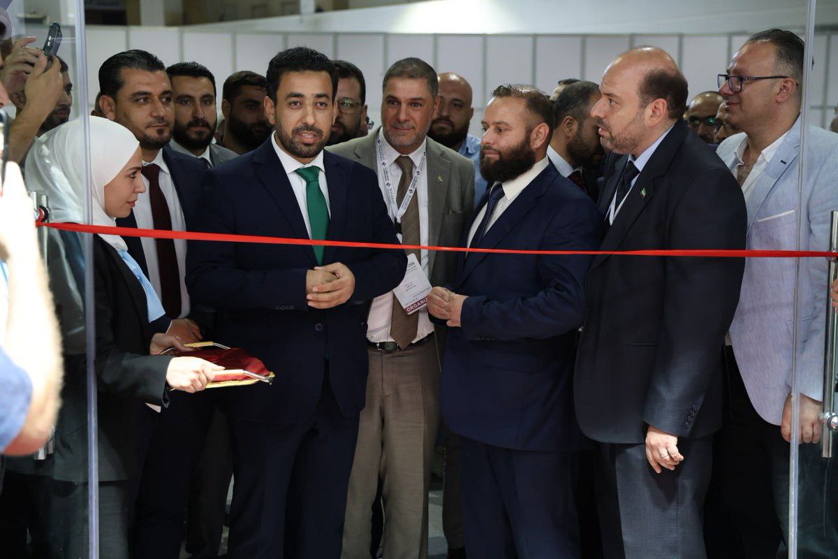 SyrMOfH's tweet image. في إطار تعزيز تبادل الخبرات العلمية والعملية، ومواكبة أحدث المستجدات في مجال طب الفم والأسنان، انطلقت على أرض مدينة المعارض بدمشق فعاليات المعرض والمؤتمر الدولي لصحة الفم والأسنان، تحت شعار: "من جذور الألم إلى تيجان الحرية.. سوريا تبتسم من جديد".
#وزارة_الصحة