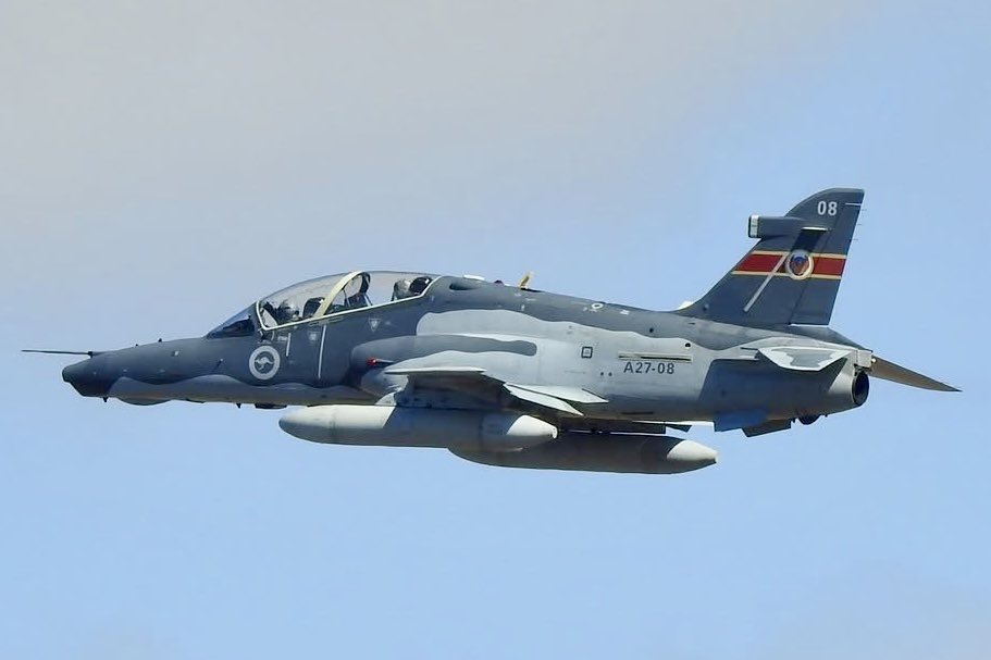 cqplanespotting's tweet photo. A bit local of #FastJetFriday action during Exercise @TalismanSabre 2025 (#TS25) has been provided the @AusAirForce (#RAAF) BAe Hawk 127 lead in fighters completing sorties out of #Rockhampton Airport.
They are deployed from No. 76 Sqn based out of RAAF Base Williamtown in NSW. https://t.co/n9GBYuN3Qs