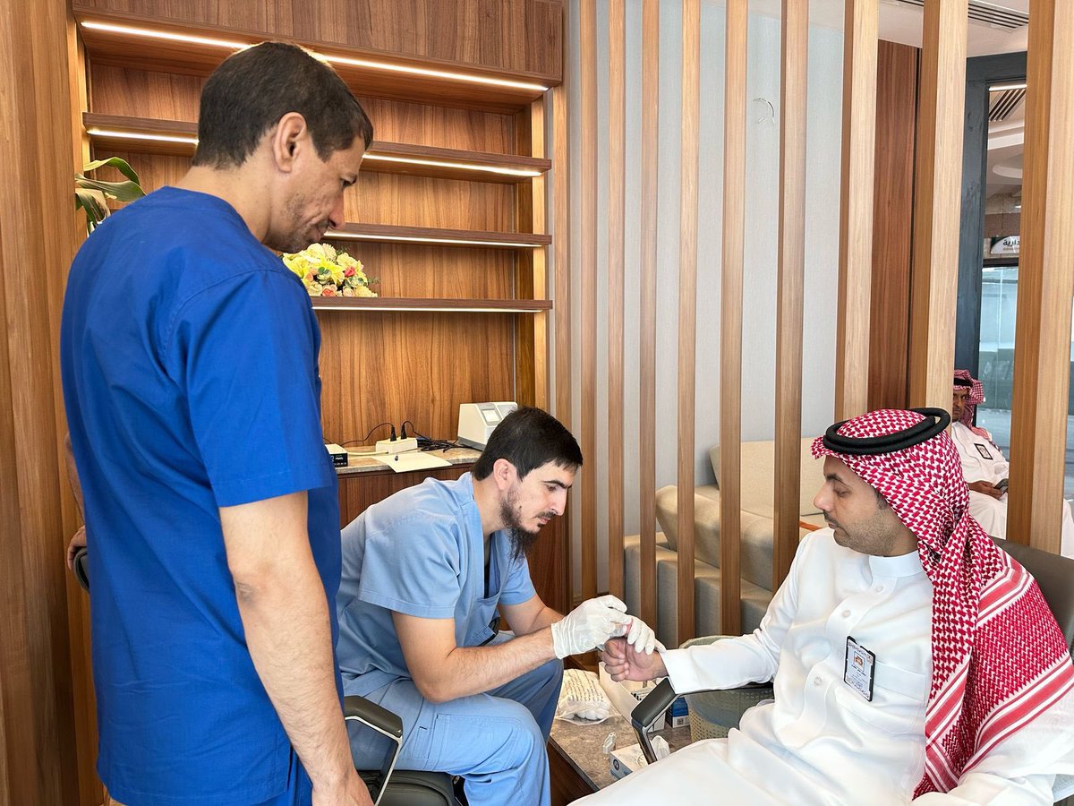ClusterQassim's tweet image. فريق الصحة العامة في مستشفى الرس يُفعّل حملة للكشف المبكر عن السكري واعتلال الدهون في بلدية الرس لتحسين جودة الحياة والوقاية من المضاعفات.