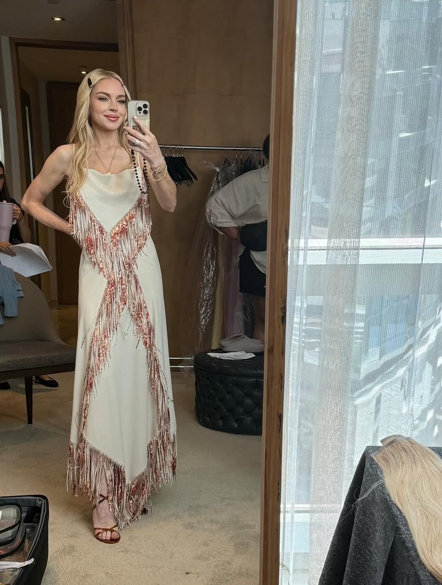 LindsayDeeLohan's tweet image. LATINA! Lindsay Lohan para a premiere de Freakier Friday no México 🇲🇽💚💜