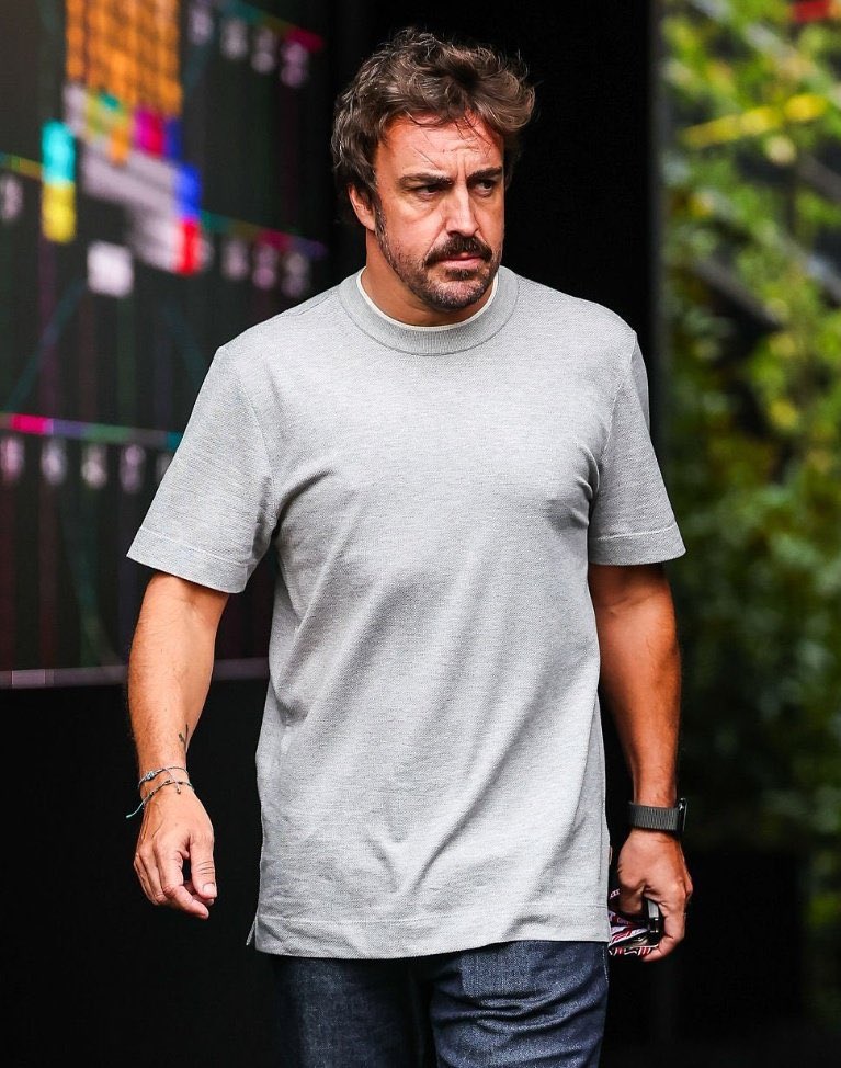 Abs_AMR14's tweet image. First look at Fernando Alonso on the set of โTHE DEVIL WEARS PRADA 2โ