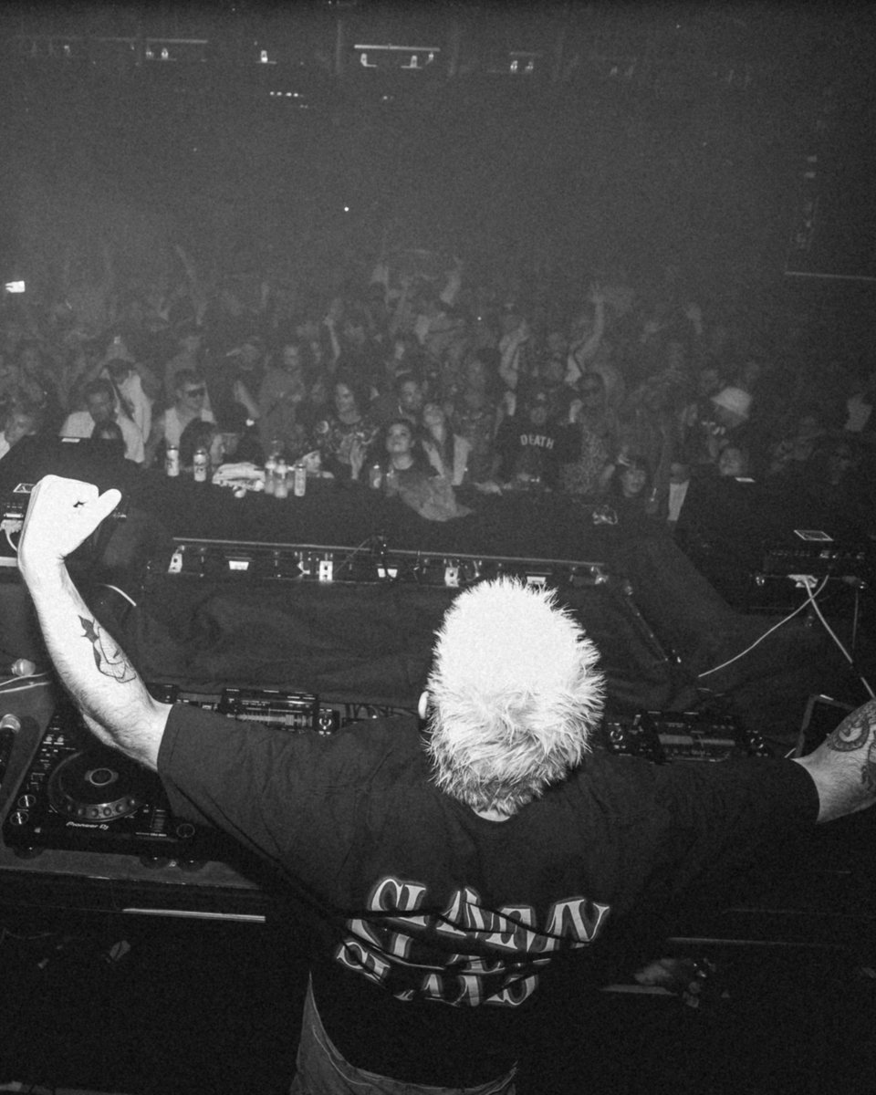 echostage's tweet image. After a long hiatus from EDM, dubstep OG @GetterOfficial finally returns to Echostage on Saturday, August 9th.
Come early and catch heavy hitters @nimda_uk & @prosecutemusic go b2b, + additional support from @BlackCarlBass. ๐ค
Tickets are on sale now โ tix.echostage.com/getter25