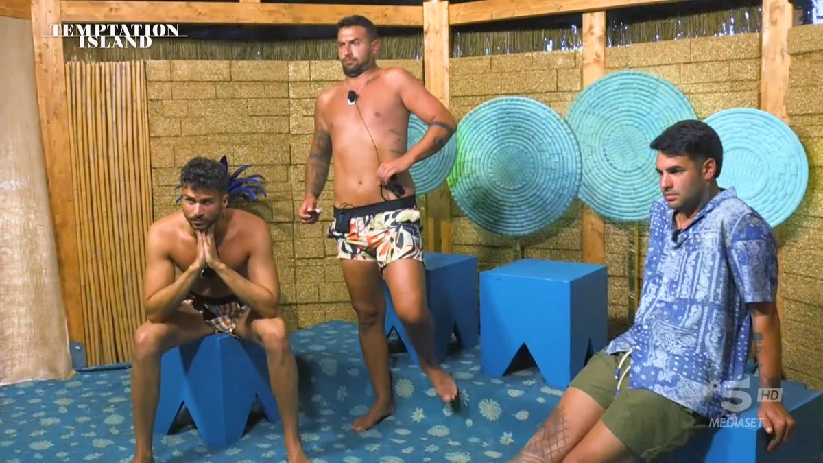 heythreshold's tweet image. ma gli hanno detto che mettono il ruggito?

perché fa ste pose da fenomeno vi prego!   

#temptationisland