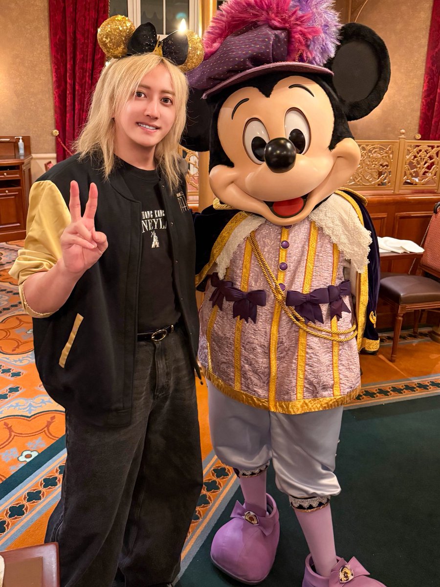 「With Mickey at the Royal Banquet!🇫🇷」